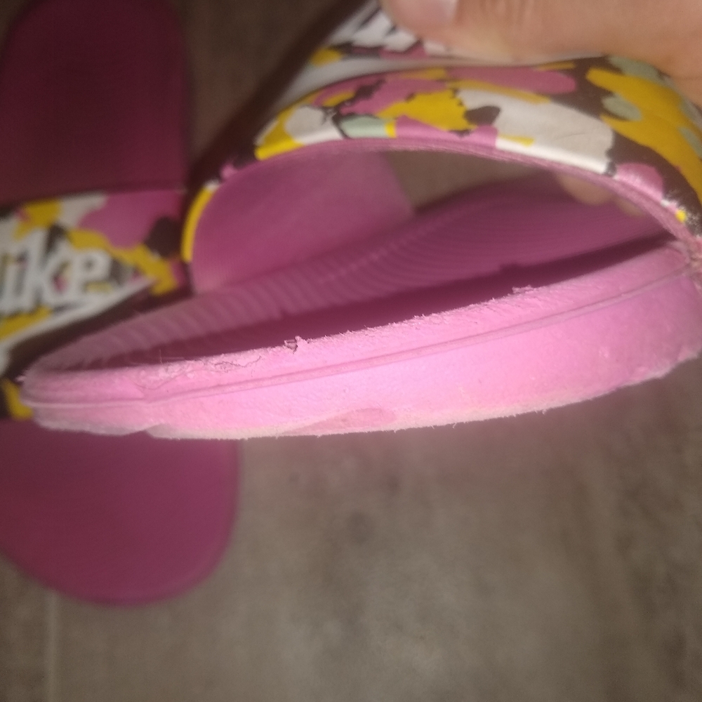 Nike Slides - Picture 2 of 3